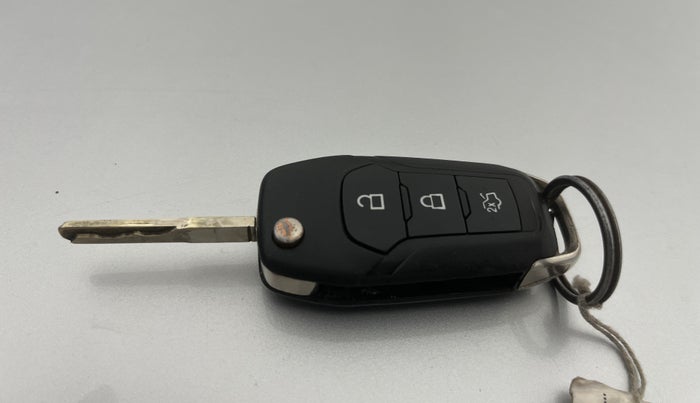 2017 Ford Figo Aspire TITANIUM 1.2 PETROL, CNG, Manual, 77,619 km, Key Close Up