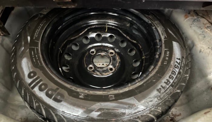 2017 Ford Figo Aspire TITANIUM 1.2 PETROL, CNG, Manual, 77,619 km, Spare Tyre