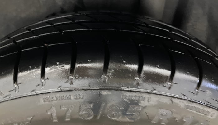 2017 Ford Figo Aspire TITANIUM 1.2 PETROL, CNG, Manual, 77,619 km, Left Rear Tyre Tread