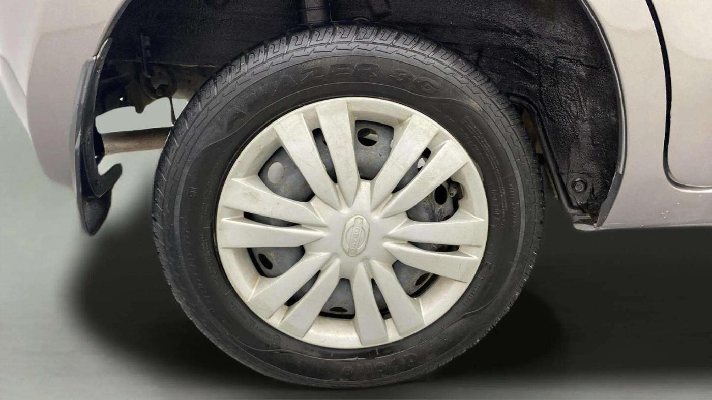 2017 Datsun Go T, Petrol, Manual, 31,220 km, Right Rear Wheel
