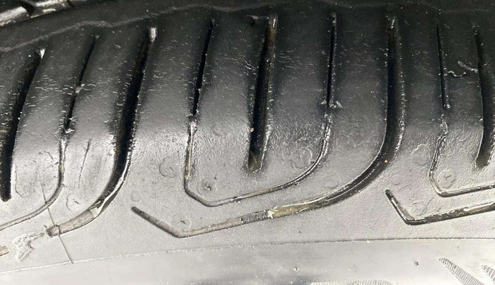2018 Volkswagen Ameo COMFORTLINE 1.0L, Petrol, Manual, 48,432 km, Right Front Tyre Tread