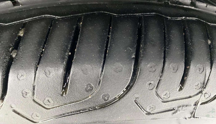 2018 Volkswagen Ameo COMFORTLINE 1.0L, Petrol, Manual, 48,432 km, Left Front Tyre Tread