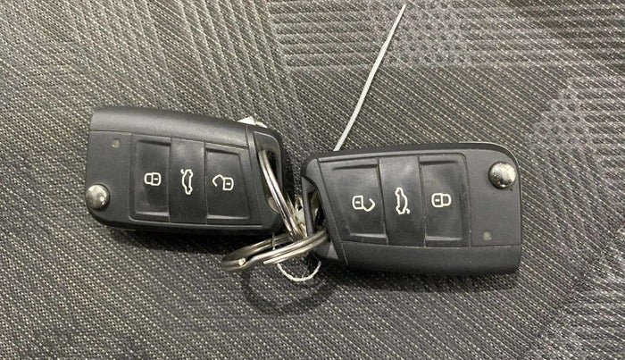 2023 Skoda SLAVIA AMBITION 1.0L TSI AT, Petrol, Automatic, 29,242 km, Key Close Up