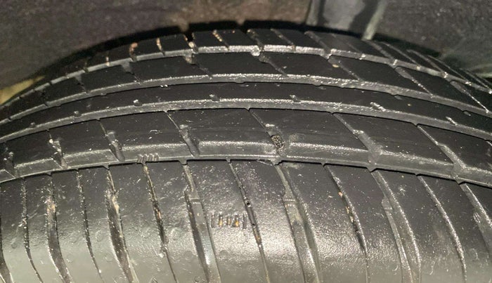 2017 Renault Kwid RXT 1.0, Petrol, Manual, 60,584 km, Left Rear Tyre Tread