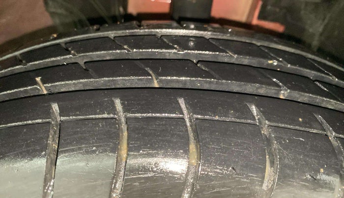 2017 Renault Kwid RXT 1.0, Petrol, Manual, 60,584 km, Right Front Tyre Tread