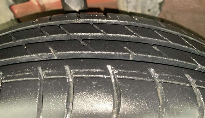 2017 Renault Kwid RXT 1.0, Petrol, Manual, 60,584 km, Left Front Tyre Tread