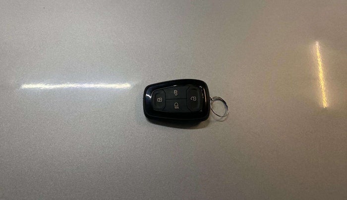 2020 Tata ALTROZ XT PETROL, Petrol, Manual, 69,800 km, Key Close Up