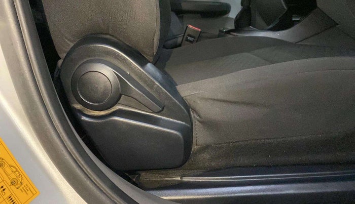 2020 Tata ALTROZ XT PETROL, Petrol, Manual, 69,800 km, Driver Side Adjustment Panel