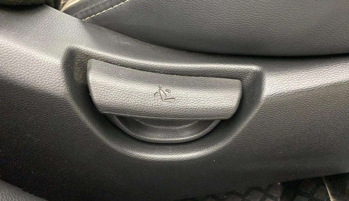 2018 Hyundai Grand i10 MAGNA AT 1.2 KAPPA VTVT, Petrol, Automatic, 36,171 km, Driver Side Adjustment Panel