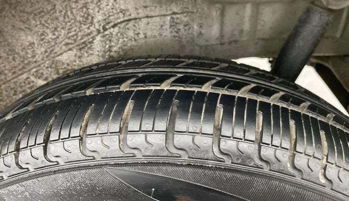 2015 Maruti Wagon R 1.0 VXI, Petrol, Manual, 24,834 km, Left Rear Tyre Tread