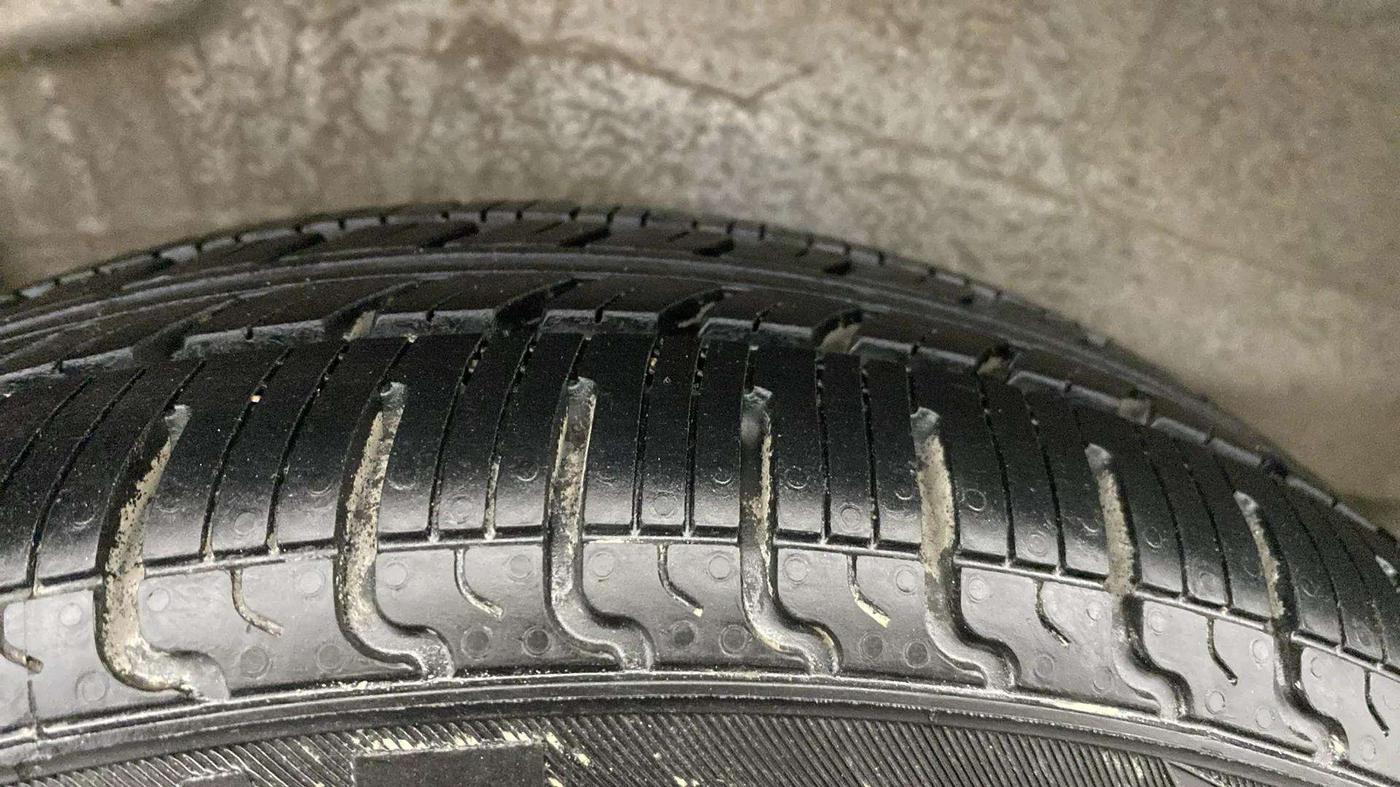 2015 Maruti Wagon R 1.0 VXI, Petrol, Manual, 24,834 km, Right Rear Tyre Tread