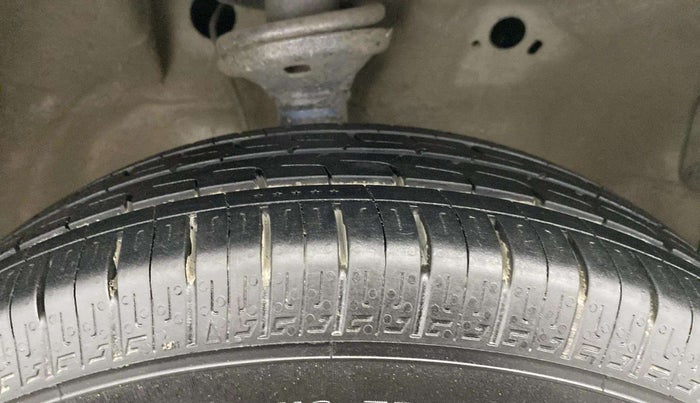 2015 Maruti Wagon R 1.0 VXI, Petrol, Manual, 24,834 km, Right Front Tyre Tread