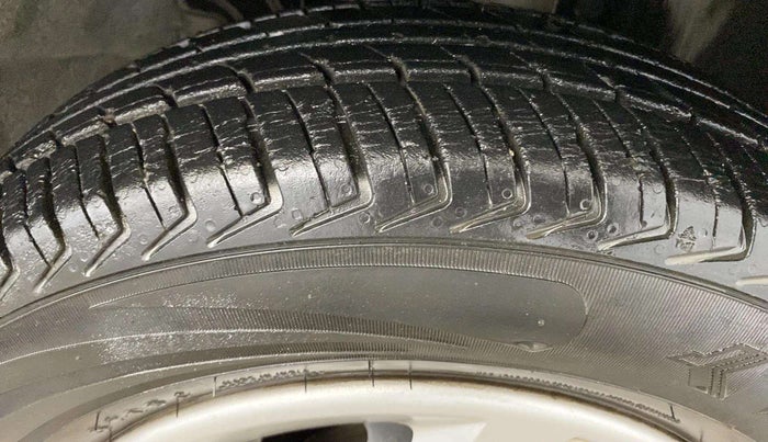 2016 Renault Kwid RXT 0.8, Petrol, Manual, 23,126 km, Right Front Tyre Tread