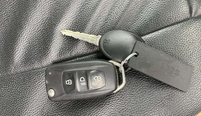 2018 Tata Tiago XZA PETROL, Petrol, Automatic, 13,614 km, Key Close Up