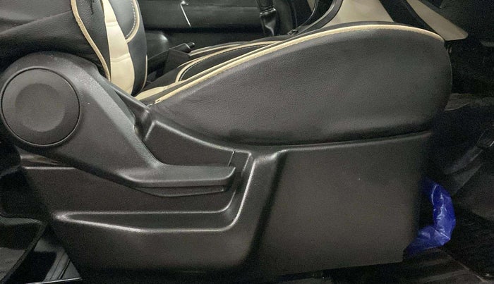 2021 Maruti New Wagon-R LXI CNG (O) 1.0, CNG, Manual, 44,166 km, Driver Side Adjustment Panel