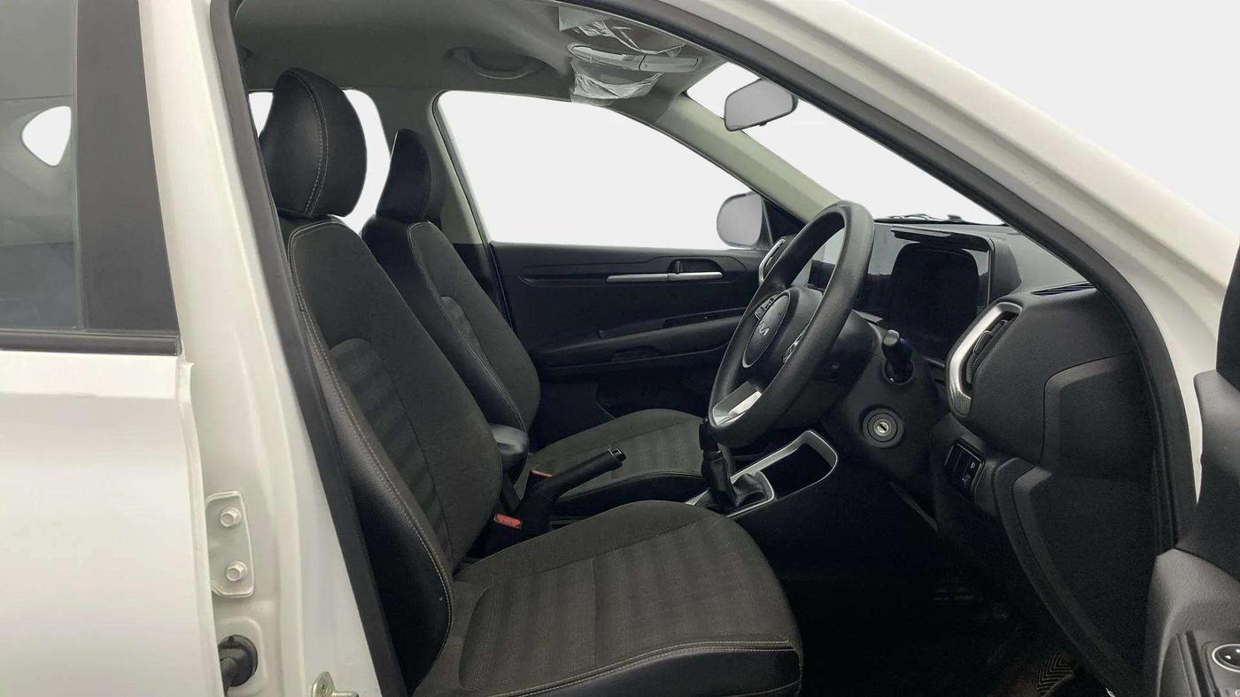 2023 KIA SONET HTK 1.2 PETROL MT, Petrol, Manual, 39,299 km, Right Side Front Door Cabin