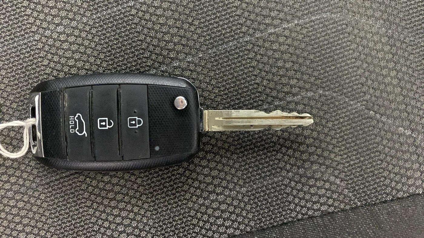 2023 KIA SONET HTK 1.2 PETROL MT, Petrol, Manual, 39,299 km, Key Close Up