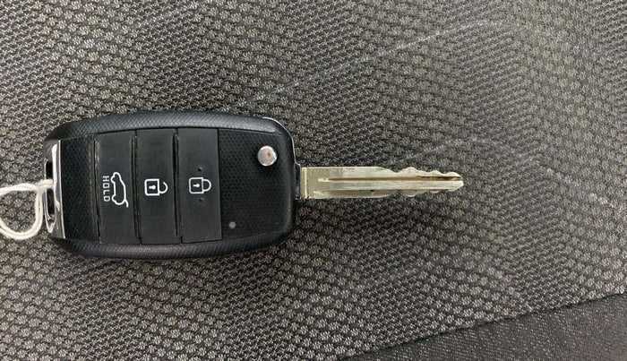 2023 KIA SONET HTK 1.2 PETROL MT, Petrol, Manual, 39,278 km, Key Close Up