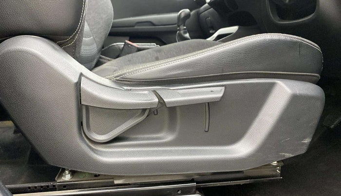 2022 KIA SONET HTK PLUS 1.2, Petrol, Manual, 18,084 km, Driver Side Adjustment Panel