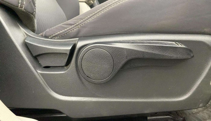 2022 Mahindra XUV300 W8 1.5 DIESEL, Diesel, Manual, 65,229 km, Driver Side Adjustment Panel