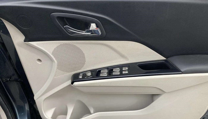 2022 Mahindra XUV300 W8 1.5 DIESEL, Diesel, Manual, 65,229 km, Driver Side Door Panels Control