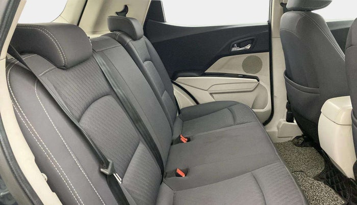 2022 Mahindra XUV300 W8 1.5 DIESEL, Diesel, Manual, 65,229 km, Right Side Rear Door Cabin