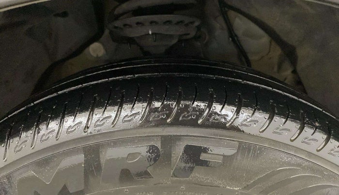 2022 Mahindra XUV300 W8 1.5 DIESEL, Diesel, Manual, 65,229 km, Right Front Tyre Tread