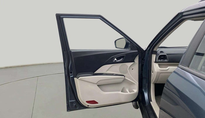 2022 Mahindra XUV300 W8 1.5 DIESEL, Diesel, Manual, 65,229 km, LHS Front Door