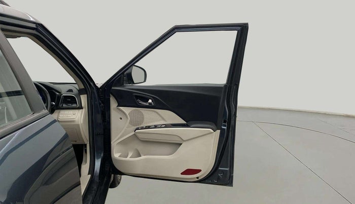 2022 Mahindra XUV300 W8 1.5 DIESEL, Diesel, Manual, 65,229 km, RHS Front Door