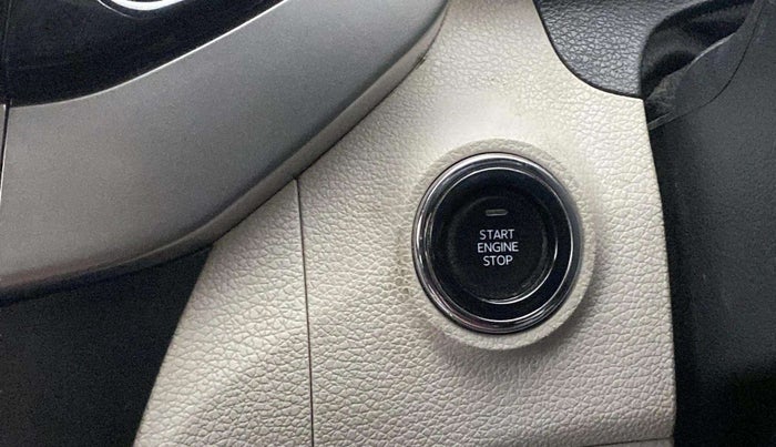 2022 Mahindra XUV300 W8 1.5 DIESEL, Diesel, Manual, 65,229 km, Keyless Start/ Stop Button
