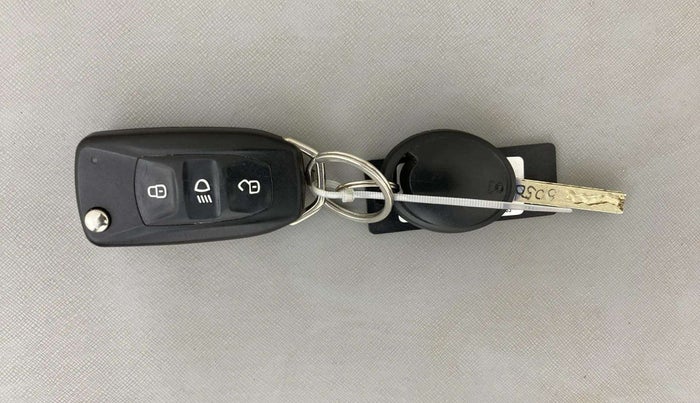 2021 Tata Tiago XT PETROL, Petrol, Manual, 59,287 km, Key Close Up