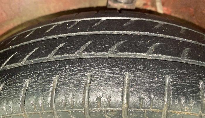 2014 Maruti Alto 800 LXI, Petrol, Manual, 42,364 km, Left Front Tyre Tread