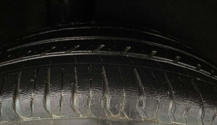 2016 Maruti Baleno DELTA PETROL 1.2, Petrol, Manual, 71,578 km, Right Rear Tyre Tread