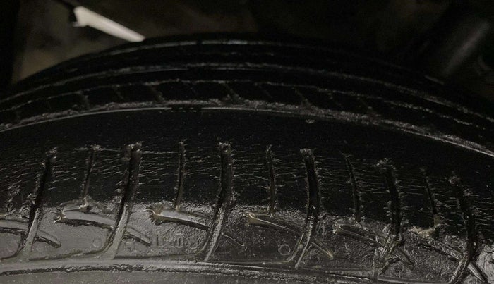 2016 Maruti Baleno DELTA PETROL 1.2, Petrol, Manual, 71,578 km, Left Front Tyre Tread