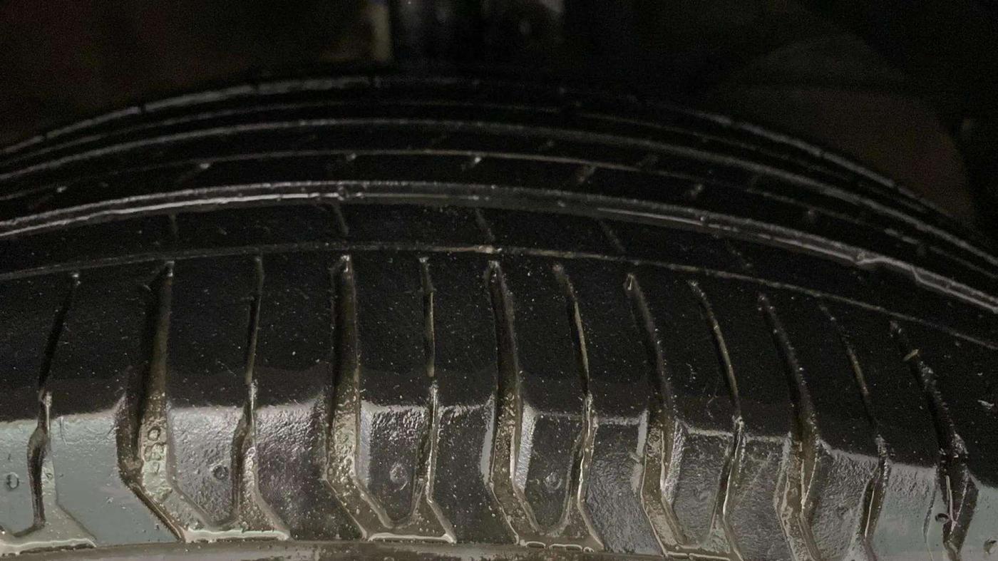 2016 Maruti Baleno DELTA PETROL 1.2, Petrol, Manual, 71,578 km, Right Front Tyre Tread
