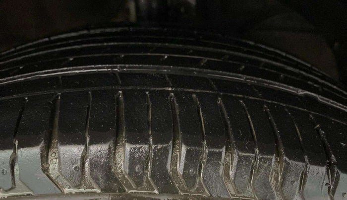 2016 Maruti Baleno DELTA PETROL 1.2, Petrol, Manual, 71,578 km, Right Front Tyre Tread
