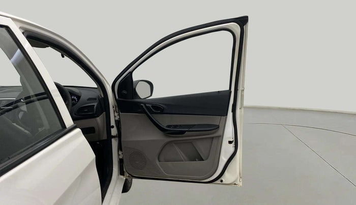 2016 Tata Tiago XM PETROL, Petrol, Manual, 66,520 km, RHS Front Door