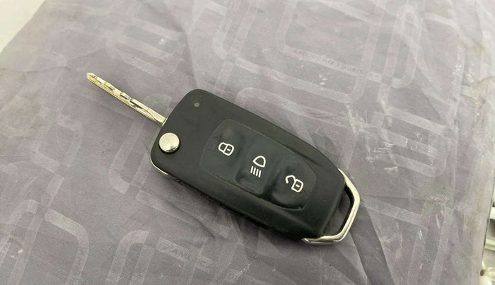 2016 Tata Tiago XM PETROL, Petrol, Manual, 66,520 km, Key Close Up