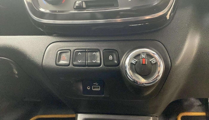 2018 Renault Kwid RXT 1.0 AMT (O), Petrol, Automatic, 51,522 km, Gear Lever