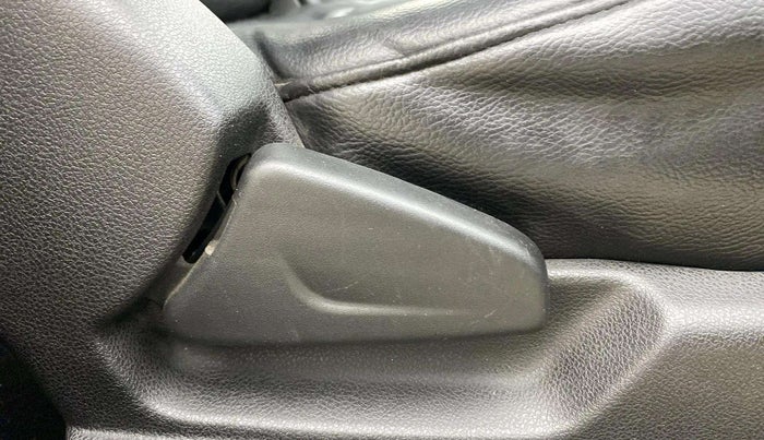 2018 Renault Kwid RXT 1.0 AMT (O), Petrol, Automatic, 51,522 km, Driver Side Adjustment Panel