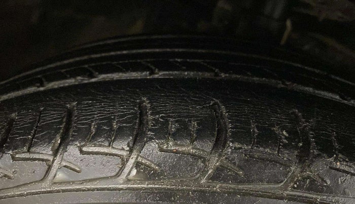 2018 Maruti Ciaz DELTA 1.5 SHVS MT PETROL, Petrol, Manual, 55,593 km, Right Front Tyre Tread
