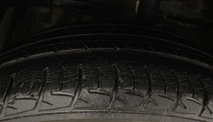 2018 Maruti Ciaz DELTA 1.5 SHVS MT PETROL, Petrol, Manual, 55,593 km, Left Front Tyre Tread