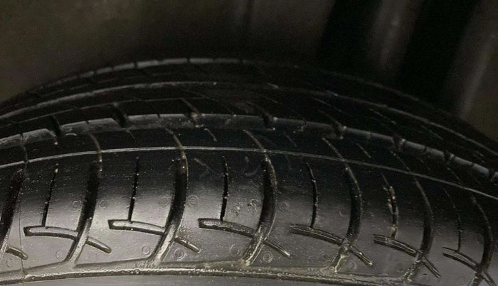 2018 Maruti Ciaz DELTA 1.5 SHVS MT PETROL, Petrol, Manual, 55,593 km, Left Rear Tyre Tread