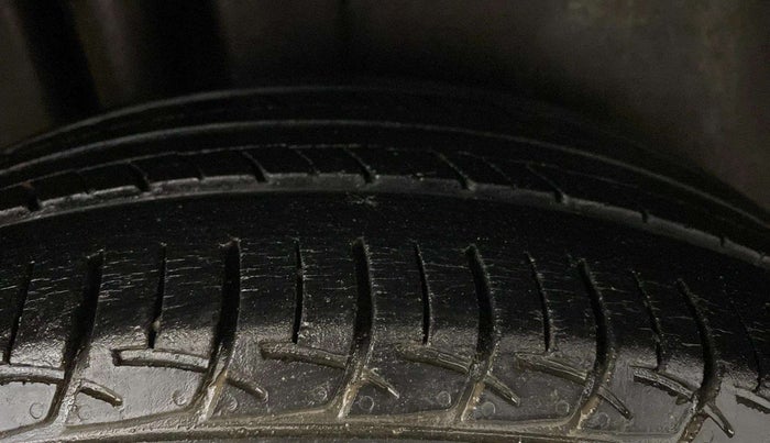 2018 Maruti Ciaz DELTA 1.5 SHVS MT PETROL, Petrol, Manual, 55,593 km, Right Rear Tyre Tread