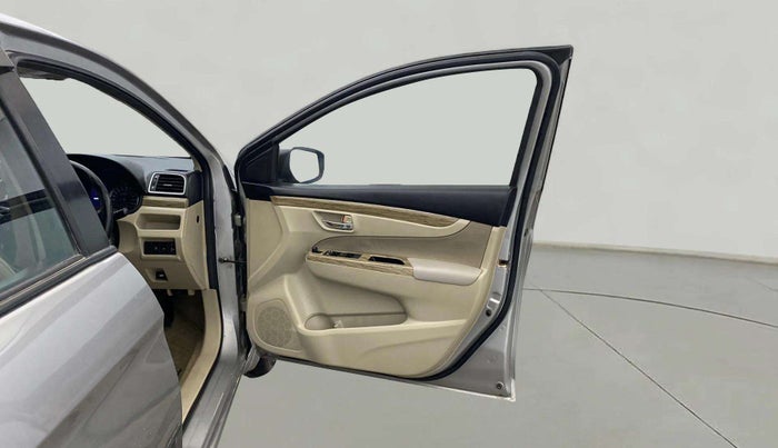2018 Maruti Ciaz DELTA 1.5 SHVS MT PETROL, Petrol, Manual, 55,593 km, RHS Front Door
