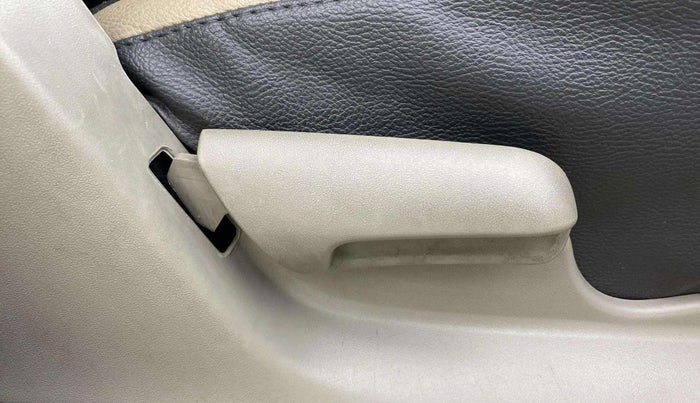 2016 Maruti Celerio VXI, Petrol, Manual, 48,233 km, Driver Side Adjustment Panel