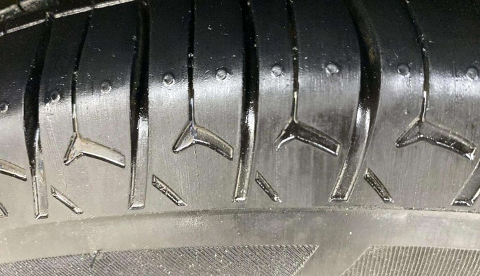 2016 Maruti Celerio VXI, Petrol, Manual, 48,233 km, Right Front Tyre Tread