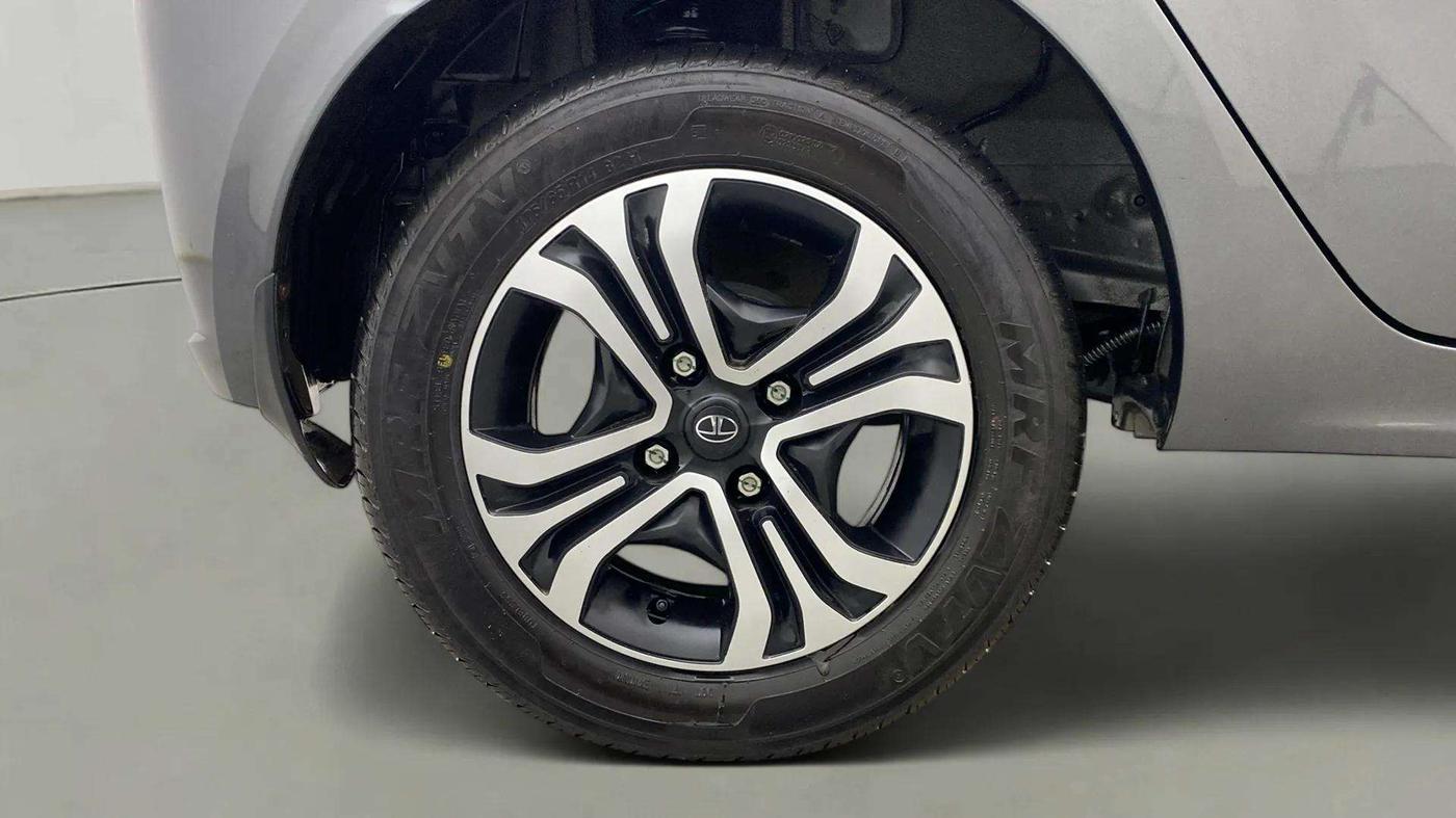 2024 Tata Tiago XT RHYTHM PETROL, Petrol, Manual, 2,071 km, Right Rear Wheel