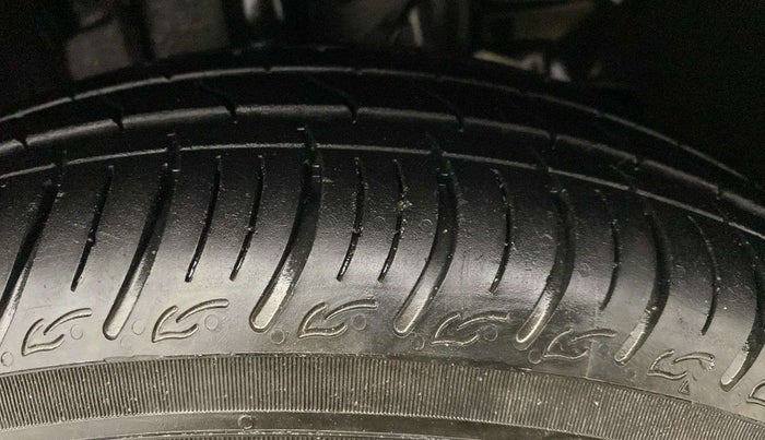 2024 Tata Tiago XT RHYTHM PETROL, Petrol, Manual, 1,901 km, Left Front Tyre Tread