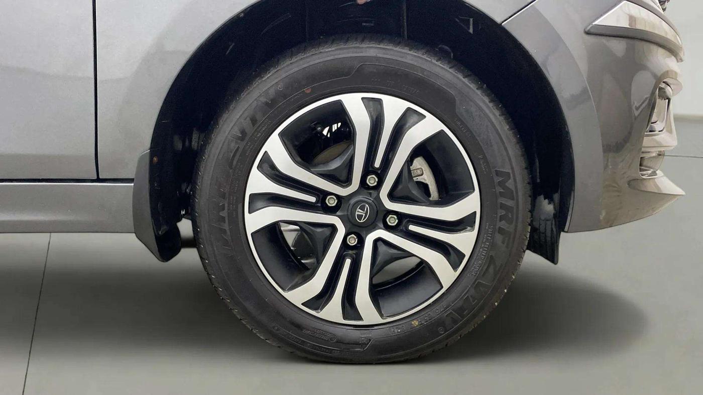 2024 Tata Tiago XT RHYTHM PETROL, Petrol, Manual, 2,071 km, Right Front Wheel